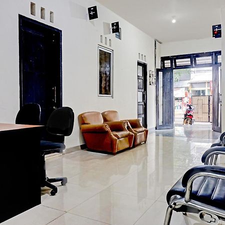 Oyo 90689 Lily House Tangerang Exterior foto
