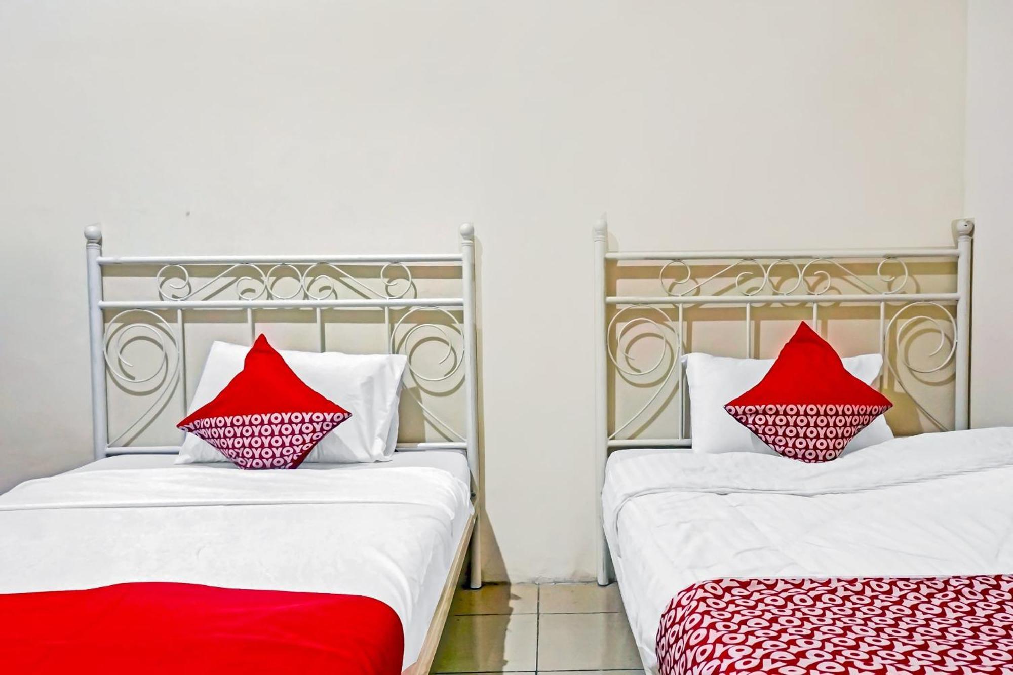 Oyo 90689 Lily House Tangerang Exterior foto