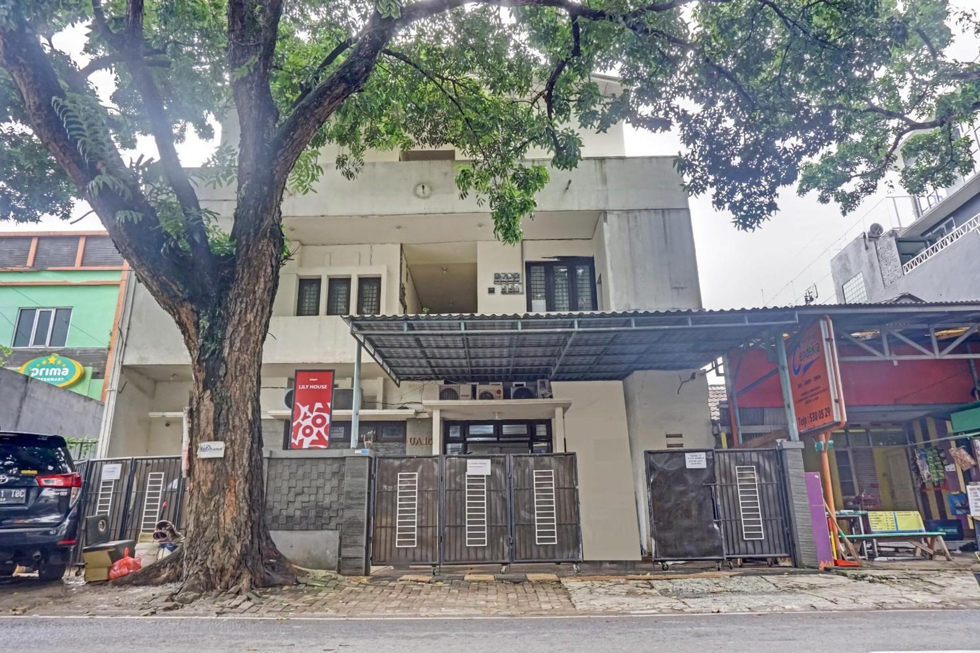 Oyo 90689 Lily House Tangerang Exterior foto