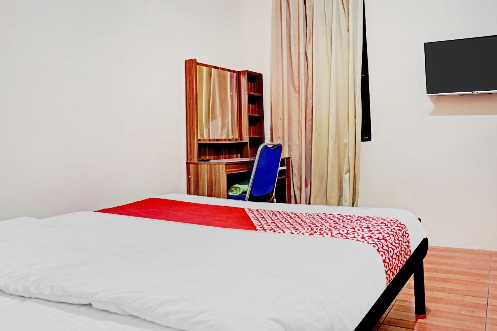 Oyo 90689 Lily House Tangerang Exterior foto