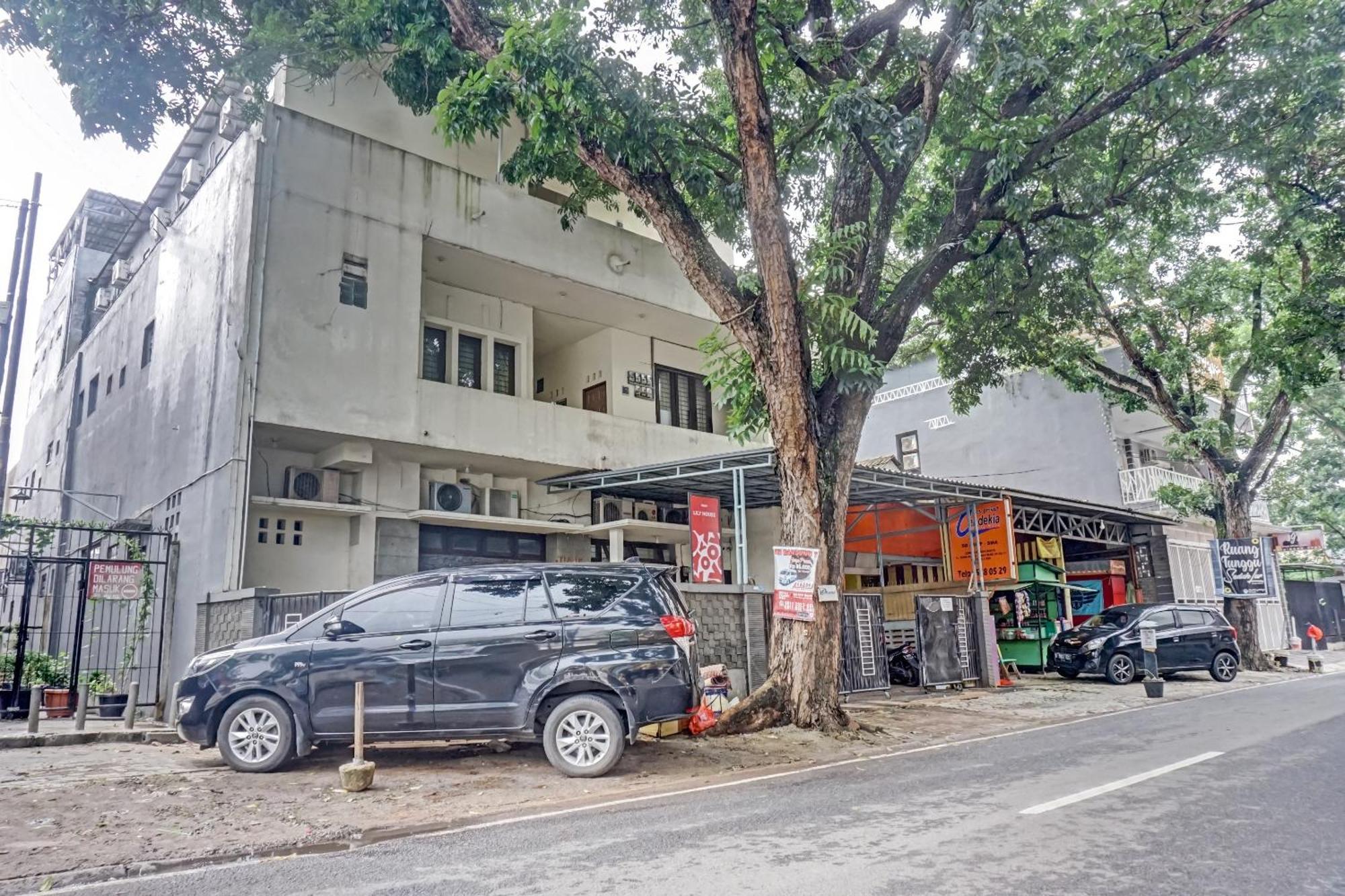 Oyo 90689 Lily House Tangerang Exterior foto